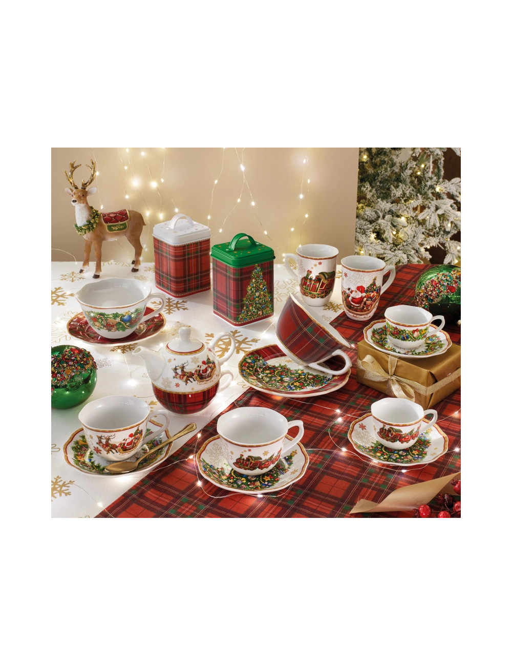 PORCELAIN CHRISTMAS GARLAND BREAKFAST CUP W/SAUCER | Brandani